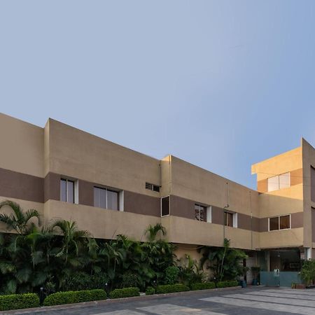 Spot On Sri Srinivasa Lodge Kurmannapalem Exterior photo