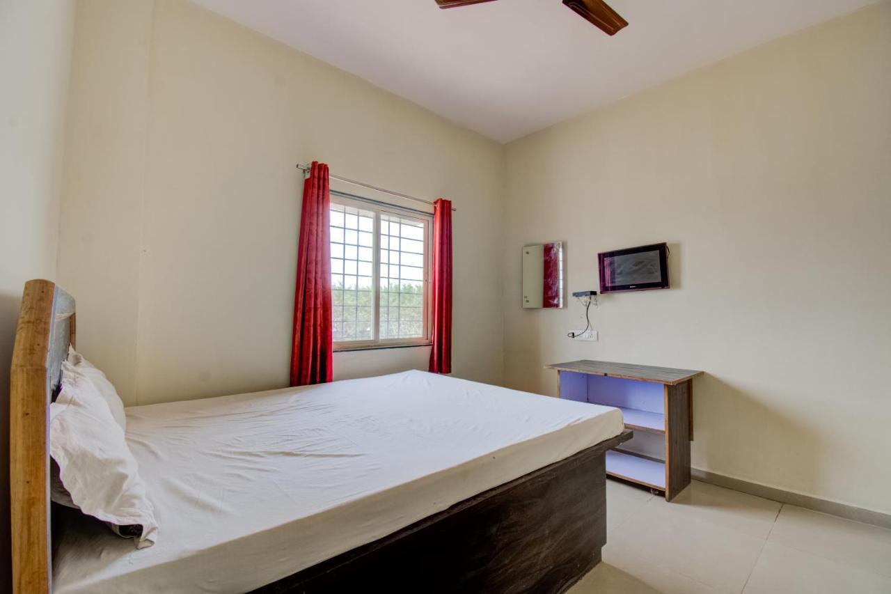 Spot On Sri Srinivasa Lodge Kurmannapalem Exterior photo